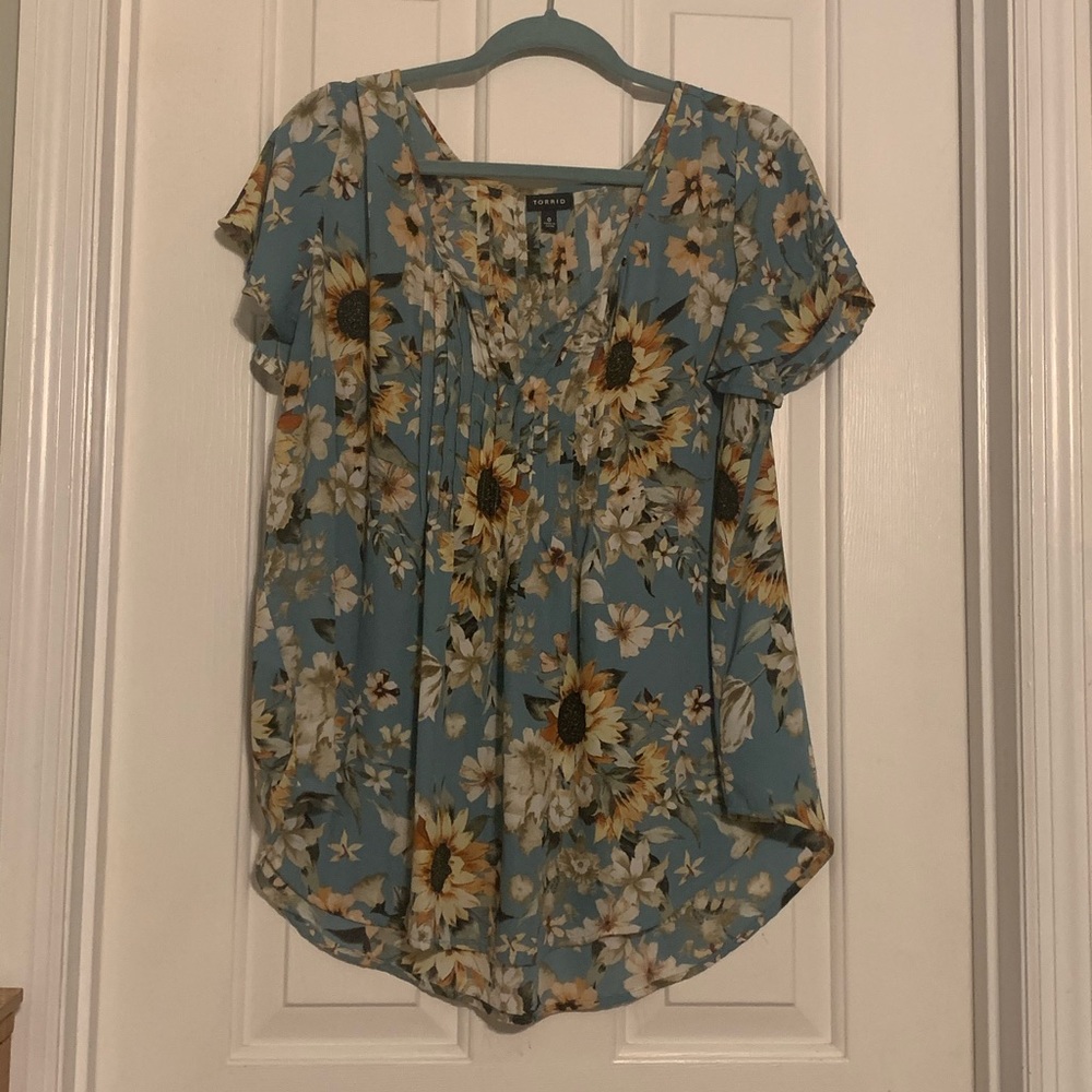 Torrid sunflower top size 0 (12)